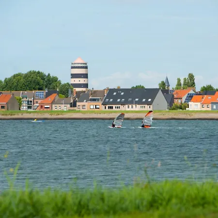 Vissershuisje 09-04 With Parking By Interhome *